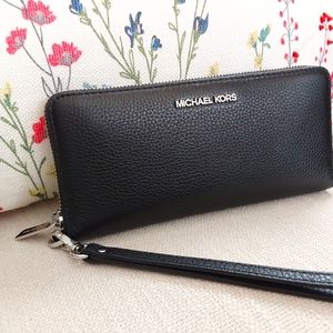 Michael Kors Jet Set Travel Wallet/Wristlet